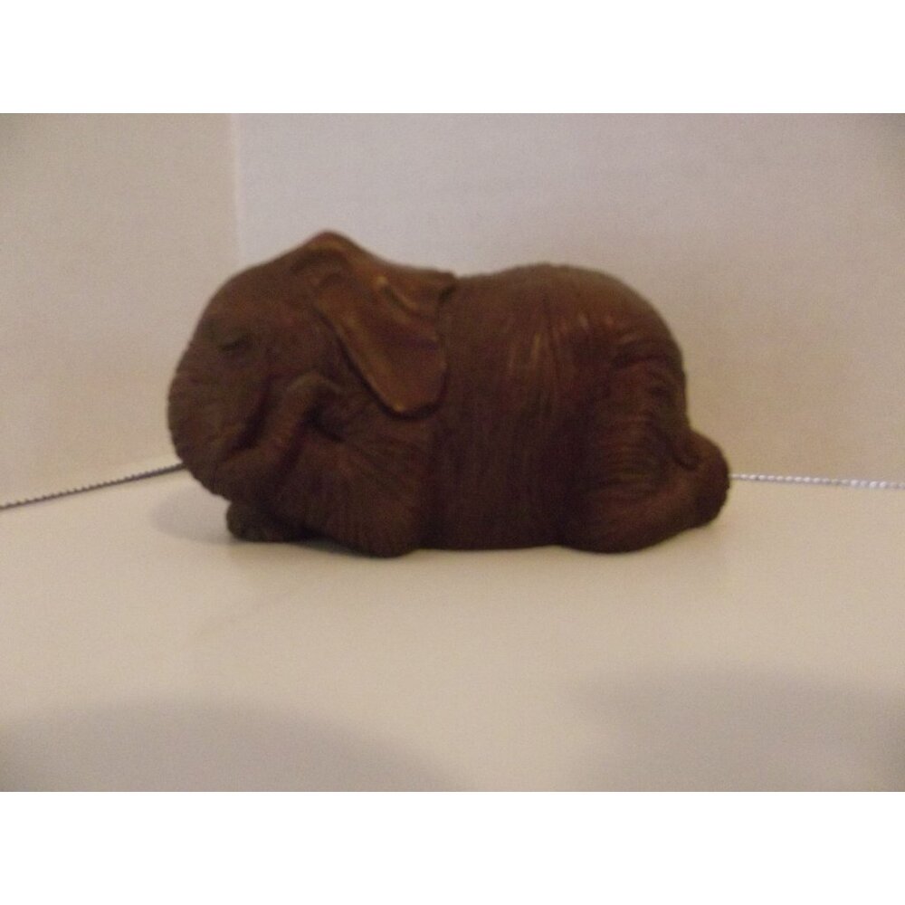 Vtg. Red Mill Mfg. Sleeping Elephant Handcrafted in the USA Wood Pecan Shell